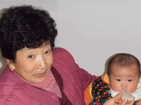婆婆無底線寵孩子，我教訓兒子做錯事，婆婆知道後不讓我吃飯