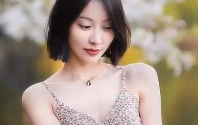 我愛的男人,在房車裡和別的女人互相占有