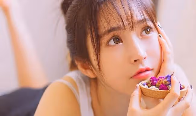 「陪我最後 一次」,我認真地打量著他的眉眼,眼裡帶了點瘋狂