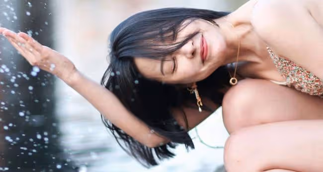 「孤男寡女共處一室」?話音未落,她取了一條鞭子走來