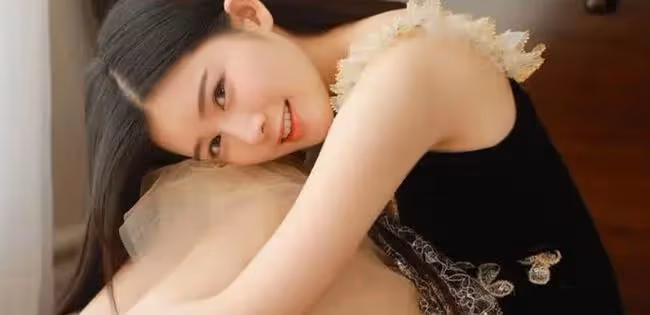他帶著酒氣吻我,像洋蔥一樣把我撥開,我一點也不享受,還有些疼