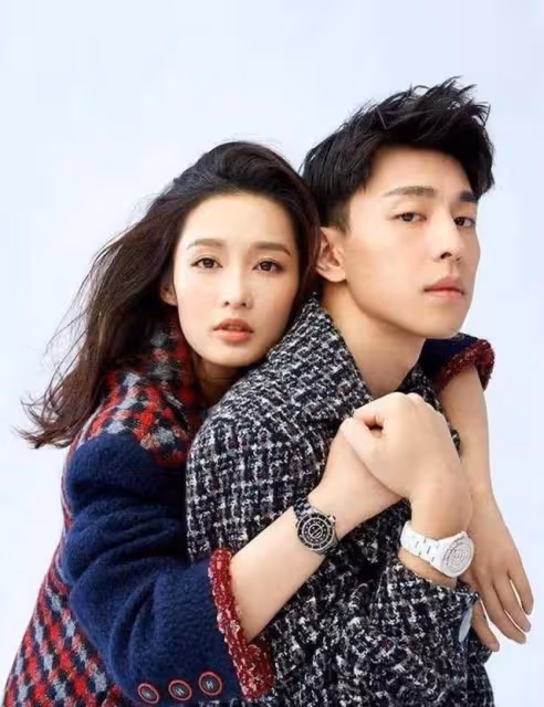 娛記曝當紅男星與清純女星秘戀3年,曾借拍戲摸大腿,鄧倫躺槍