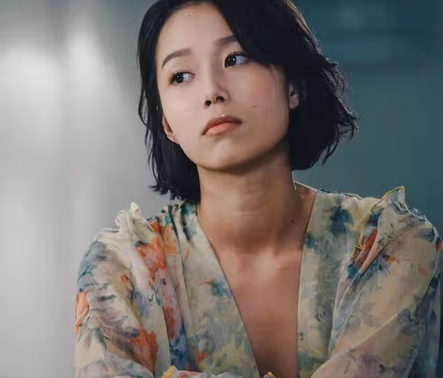 一人分飾兩角!23歲名模演「最強小三」,自曝最短戀情只有8小時