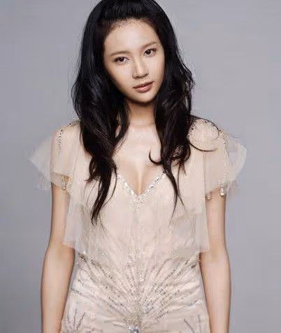 23歲的她因孫儷一夜走紅,結婚之後並不幸福,最終因為癌症離世