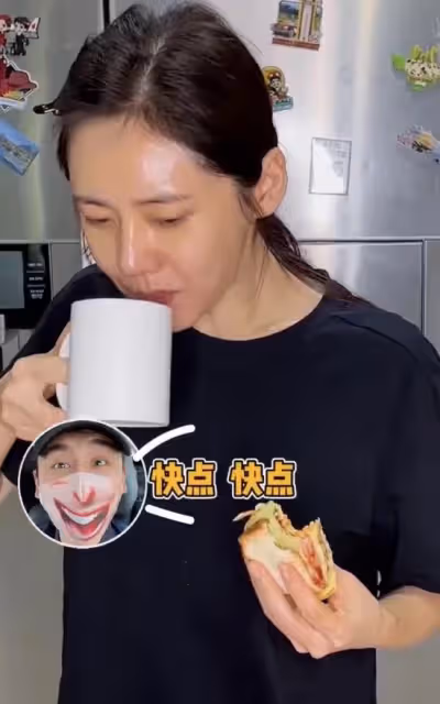秋瓷炫秀婚姻生活!6點早起獨自忙做飯,將食物水杯送於曉光嘴邊