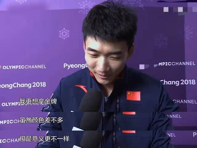 高亭宇獲男子速滑金牌,群星發文慶賀,韓選手擦領獎台內涵惹眾怒