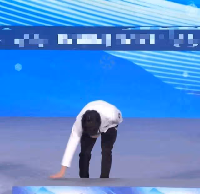 高亭宇獲男子速滑金牌,群星發文慶賀,韓選手擦領獎台內涵惹眾怒