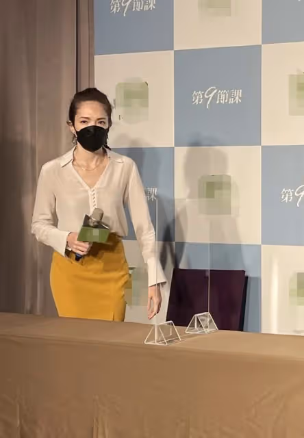 許瑋甯婚後露面狀態佳,大方為阮經天送祝福,8年戀情曾遭4次劈腿