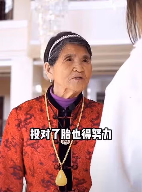 楊子侄女被批太高調!驕傲稱最成功的是投對了胎,戴珠寶身處豪宅