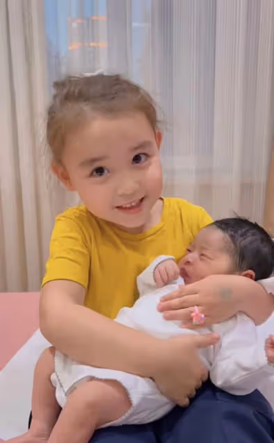 網紅CEO二度未婚生女!五國混血女兒大眼可愛,父親是藤校高材生