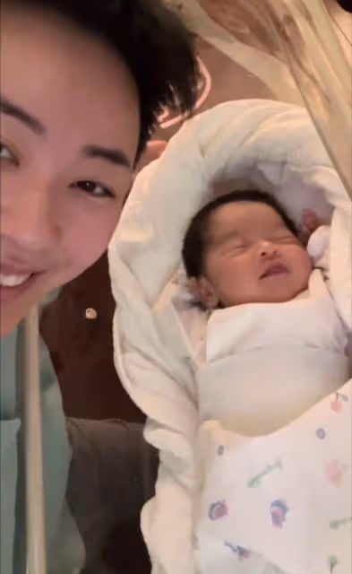 網紅CEO二度未婚生女!五國混血女兒大眼可愛,父親是藤校高材生