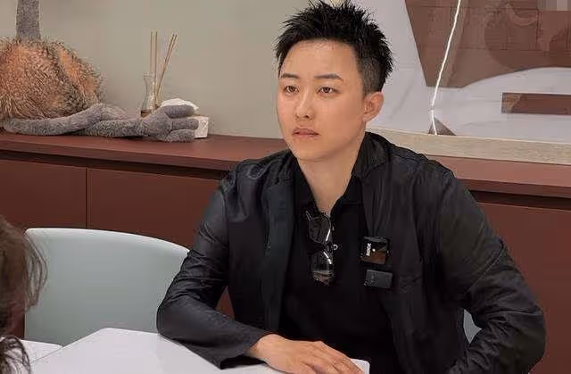 網紅CEO二度未婚生女!五國混血女兒大眼可愛,父親是藤校高材生