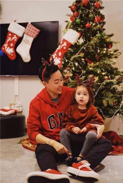 網紅CEO二度未婚生女!五國混血女兒大眼可愛,父親是藤校高材生
