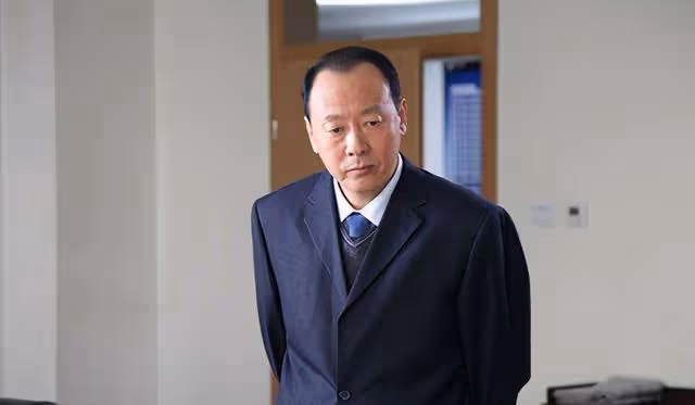 《人民的名義》後,妻子氣憤地讓他別再演壞人,侯天來的回答亮了