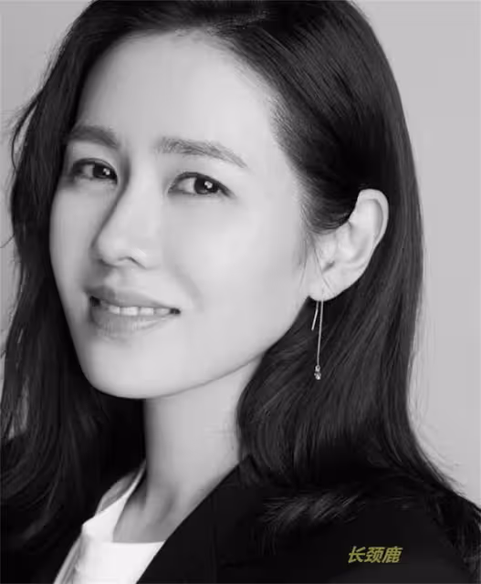 韓國國民初戀孫藝珍，美得大氣從容，活得豐盈溫暖，不擰巴不將就