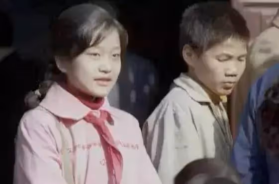 從無人照顧的嬰兒到博士,養父扛煤氣罐供讀,24年後,親生父母上門拿200萬認親被拒