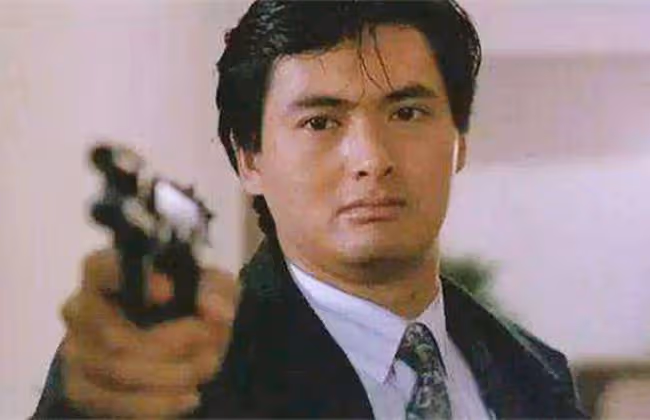 66歲周潤發近況,包裹嚴實出行仍被認出,向路人發81元紅包太大方