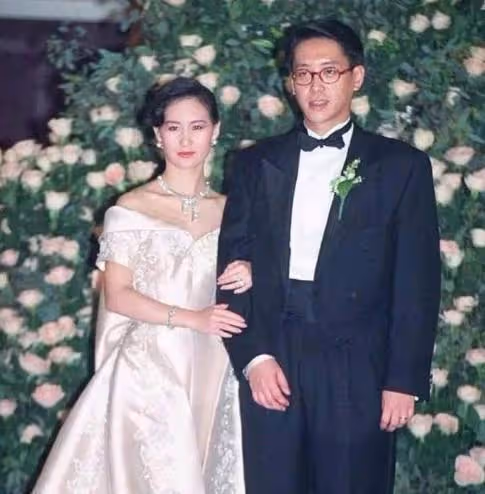 有一種愛情叫陳百強與何超瓊,你當哥哥送我出嫁,我以妻子為你扶靈
