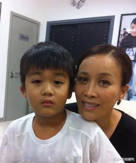 「歌壇大姐大」那英的連環情事，和她身後的6個男人