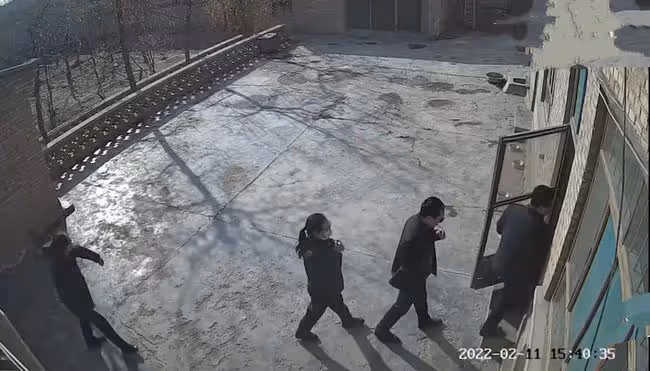 網紅拿不出50萬彩禮遭毆打!倒地哀求慘叫,女友被其家人強行帶走