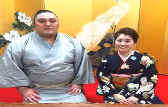 日本相撲又肥又丑,為何日本女孩爭著嫁?原因很簡單
