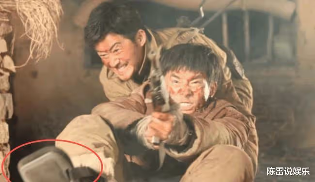 演員易烊千璽是如何展示自己的敬業精神的?藏起傷痛!