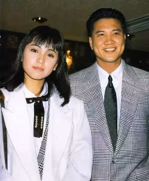 「大哥」萬梓良:情斷恬妞,征服3個女人,最後成了河南女婿