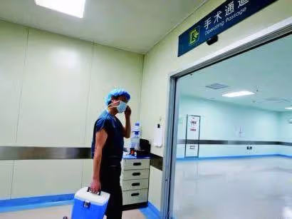 為救老公二姑下跪借錢,我給她五千,她親哥卻說:她就是自作自受