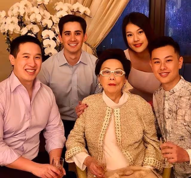 突傳死訊!TVB前非執董利孝和夫人離世,台慶穿旗袍切蛋糕成經典
