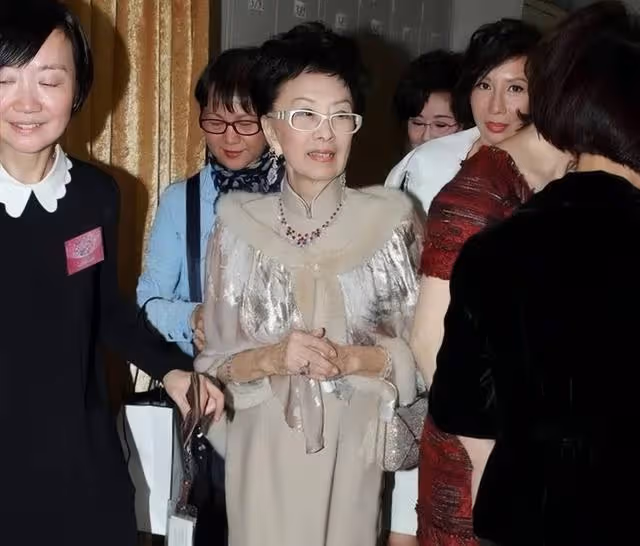 突傳死訊!TVB前非執董利孝和夫人離世,台慶穿旗袍切蛋糕成經典