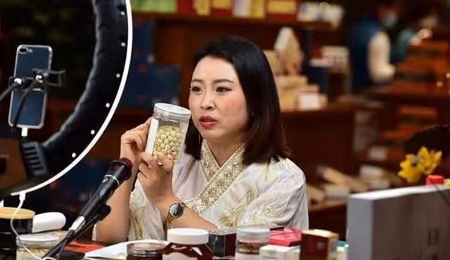 我國「直播第一村」：天亮開三輪天黑開豪車，不是北上廣就在這省