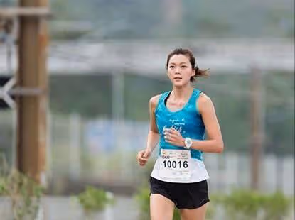 加油!香港長腿女神孕期增28磅,產後54天開始恢復跑步勢要做辣媽