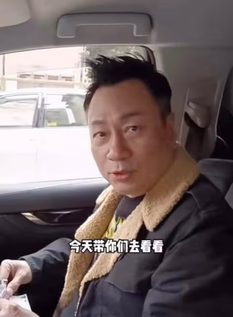 港星黎耀祥逛路邊菜市場,吃力提包無助理幫忙,還哭訴青菜太貴