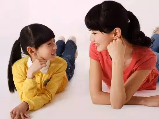 女大學生自覺自己氣質不凡長相出眾,嫌棄自己出身,硬拽母親做親子鑒定:結果傻眼了
