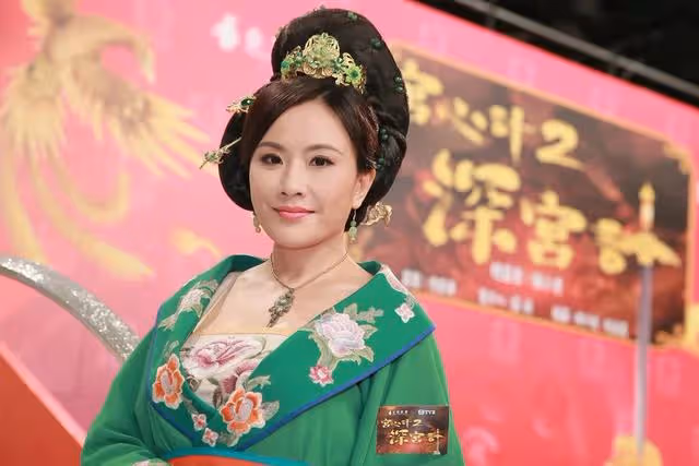 50歲知名女星決定回港發展,拍片大讚祖國太牛,情路坎坷至今單身