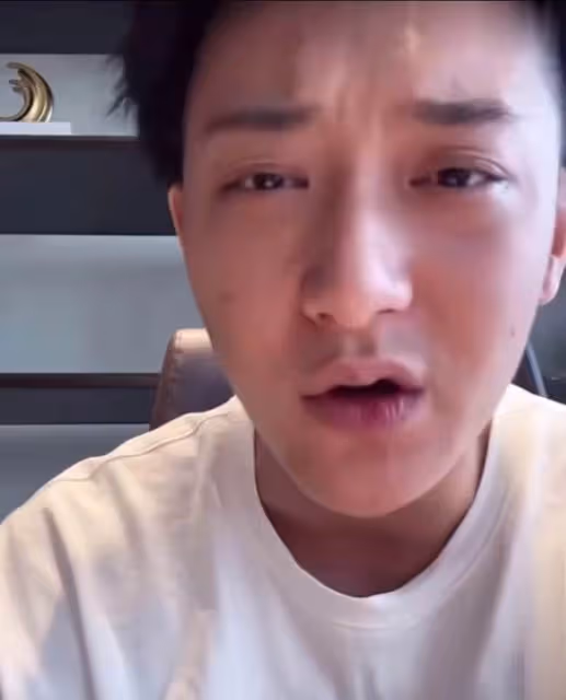 黃子韜直播澄清後翻車,粉絲曝其無空窗期,情史包攬中韓偶像網紅