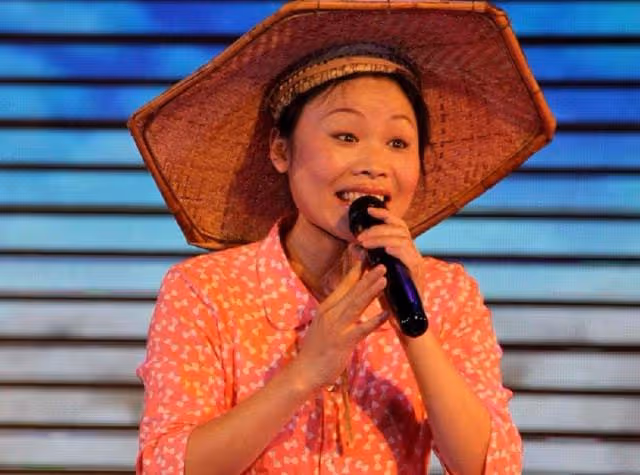 41歲草帽姐被疑懷二胎!穿緊身衣肚大如籮孕味十足,本人火速回應