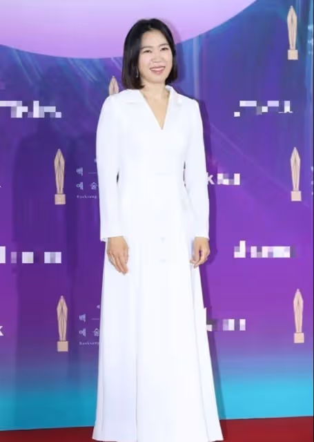 韓國百想大賞紅毯糊了，死亡打燈現原形，高清生圖男神女神比油膩.