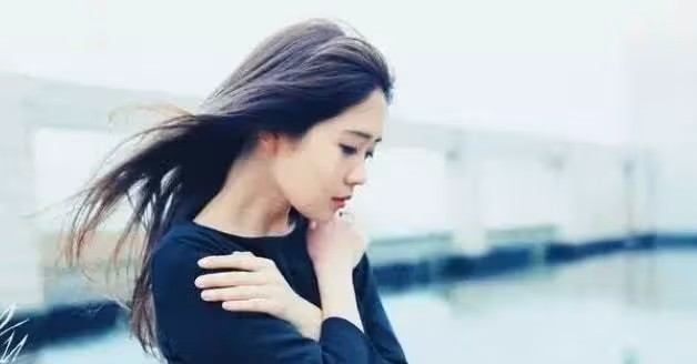 女友有個怪癖,溫存過後,她喜歡從背後抱著我