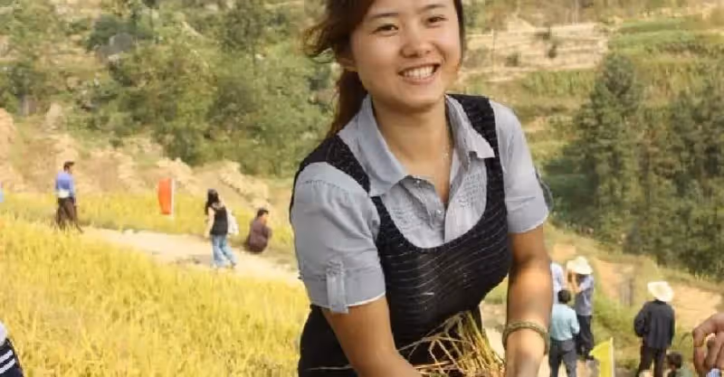 女人在娘家存私房錢，她落魄時索要，家人稱沒有此事，她磕頭後離去