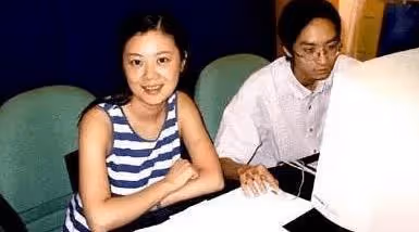 她曾是央視當紅主持，為嫁英國高管改國籍辭職，今離婚回國創業成功