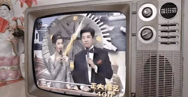 她曾是央視當紅主持，為嫁英國高管改國籍辭職，今離婚回國創業成功