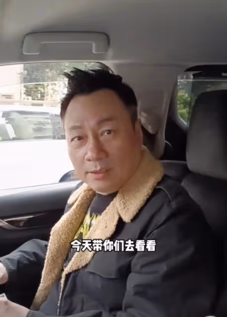 最窮影帝上街買菜,演技精湛卻沒戲拍,因菜價太貴全買青菜蘿蔔!