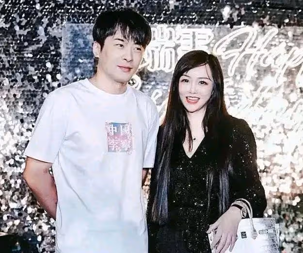 辛巴妻女這麼慘?王晶無奈回應林峯老一事?黃子韜終於回應緋聞?