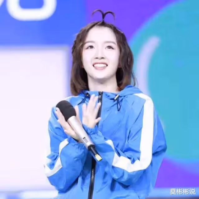 《快本》主持李浩菲:曾想接替謝娜位置,如今頂替孫千成為《歡樂頌》新五美