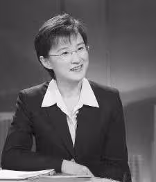 他們是央視主持夫婦,結婚幾十年恩愛如初,今一家三口生活幸福