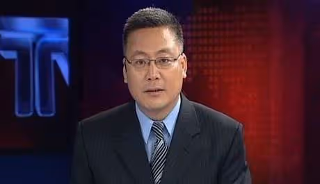 他們是央視主持夫婦,結婚幾十年恩愛如初,今一家三口生活幸福
