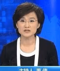 他們是央視主持夫婦,結婚幾十年恩愛如初,今一家三口生活幸福