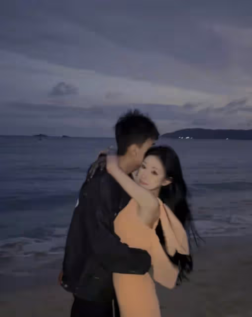 情人節第一對情侶官宣!21歲美女網紅與前任復合,海邊擁吻太浪漫