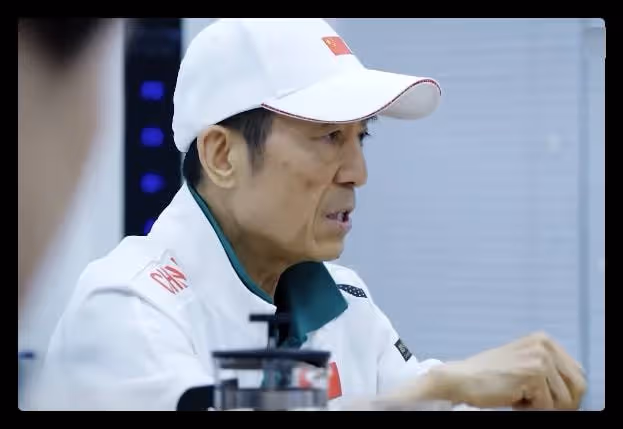 張藝謀妻子發文心疼丈夫,曝其開幕式前靠藥維持,發高燒工作不減